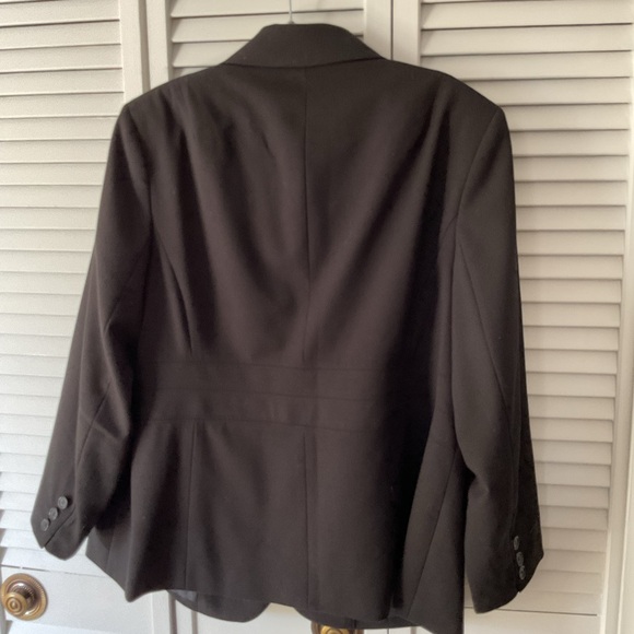 Jones New York Elegant Black Blazer. 14W. - Picture 2 of 2